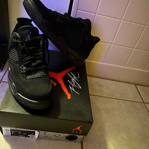 Air Jordan 4 Retro